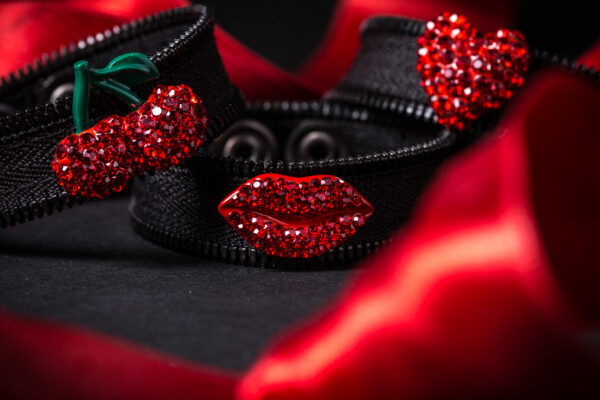 Zipper Limited Edition - Bracciale nero con decorazione rossa
